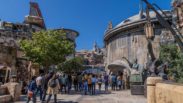 Disney Parks - Star Wars: Galaxy's Edge Featured Image