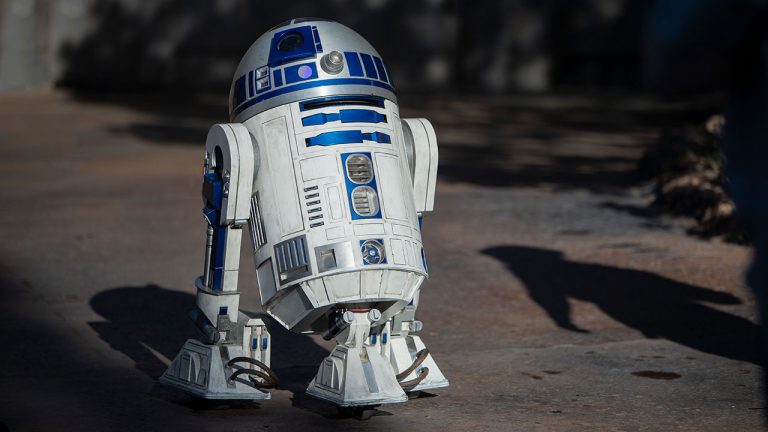 R2-D2 Now Gliding Around Star Wars: Galaxy’s Edge at Disneyland Park Featured Image